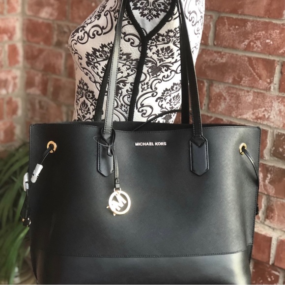 New Michael Kors Trista Lg Drawstring tote - Picture 2 of 5